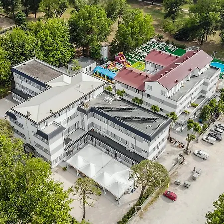 Color Village Family צ'סנטיקו